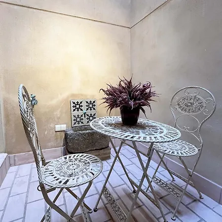 Apartment Genteel Rodrigo Caro