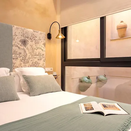 Genteel Rodrigo Caro Apartment *